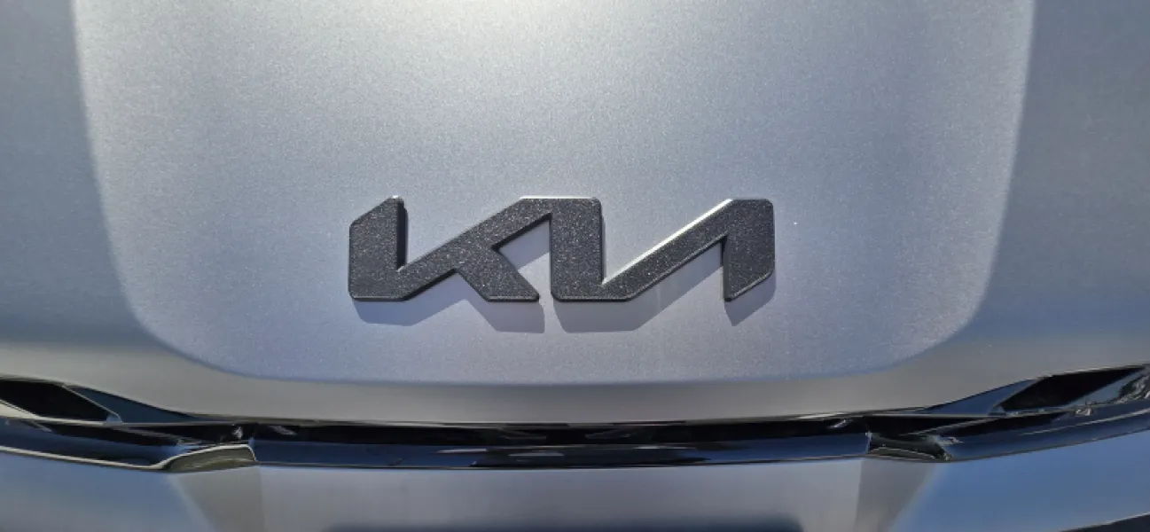 2025 KIA K4 black overlays