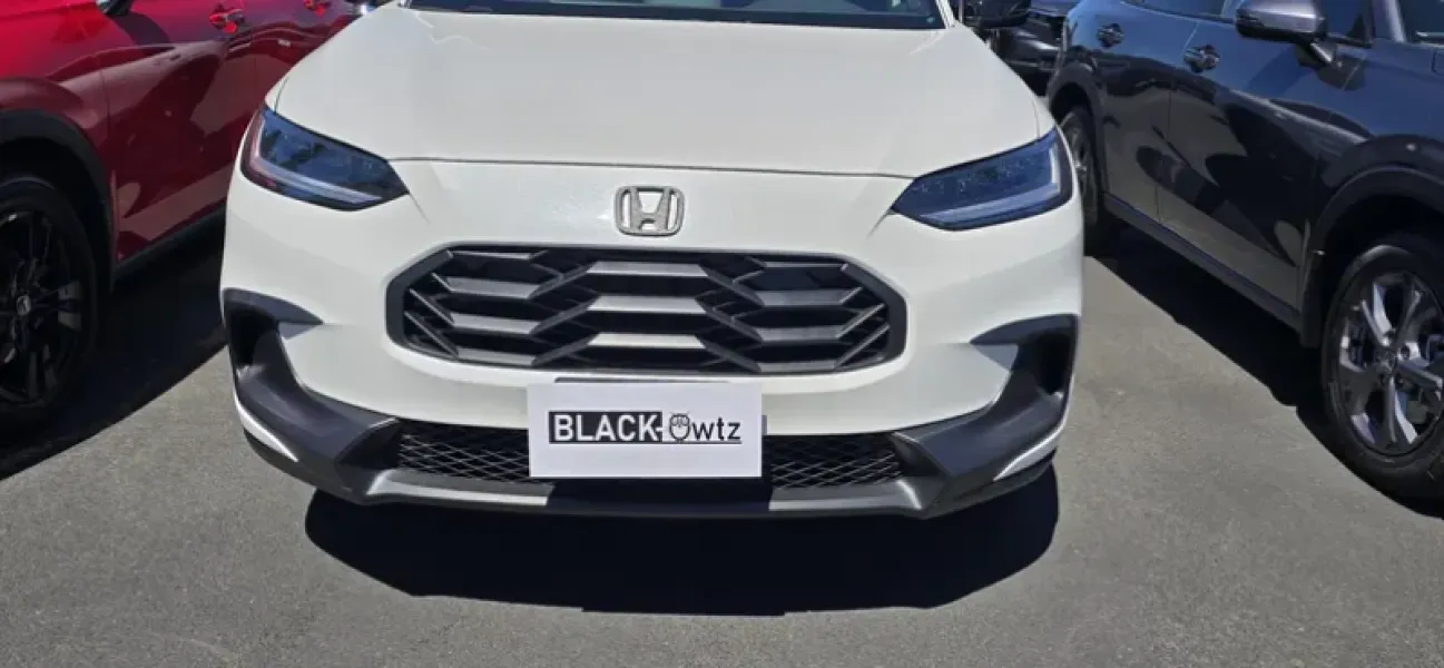 2023-26 Honda HR-V gloss black 3D "H" and HR-V 3D overlays.