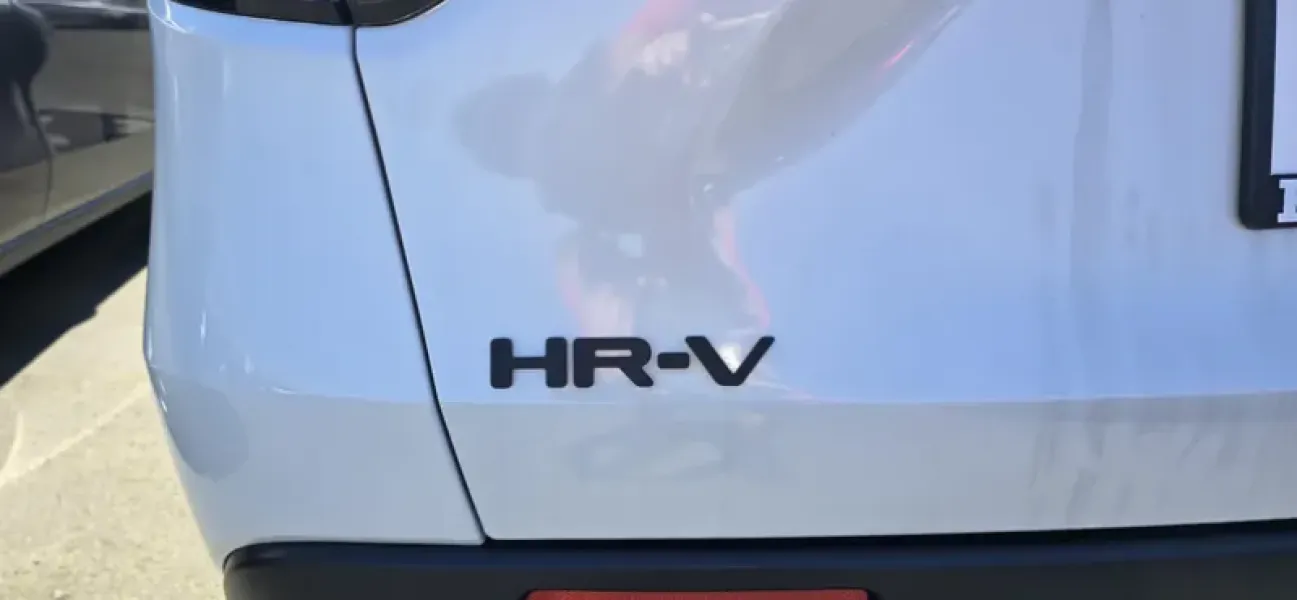 2023-26 Honda HR-V gloss black 3D "H" and HR-V 3D overlays.