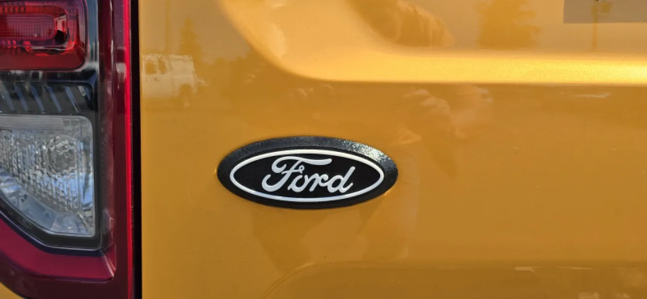 2019-26	FORD	BRONCO & SPORT	REAR OVAL BLACK & WHITE	