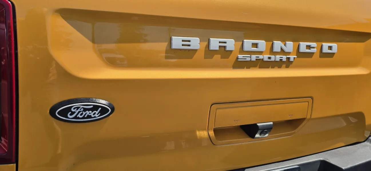 2019-26	FORD	BRONCO & SPORT	REAR OVAL BLACK & WHITE	