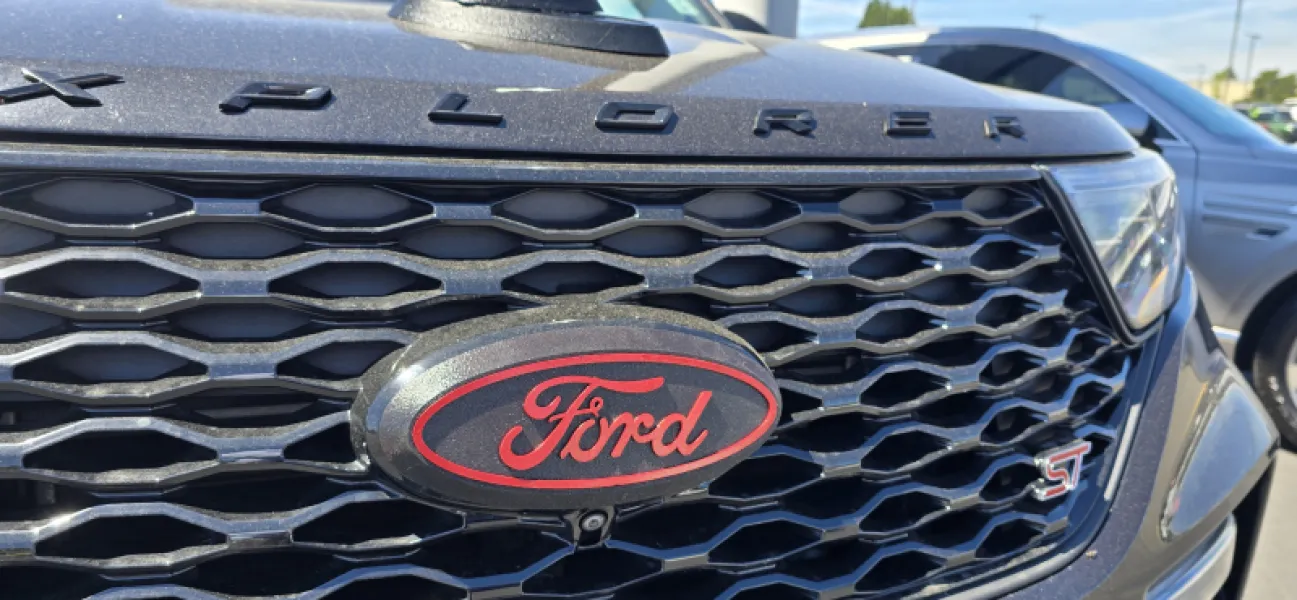2019-26 Ford Explorer black & red front and rear oval