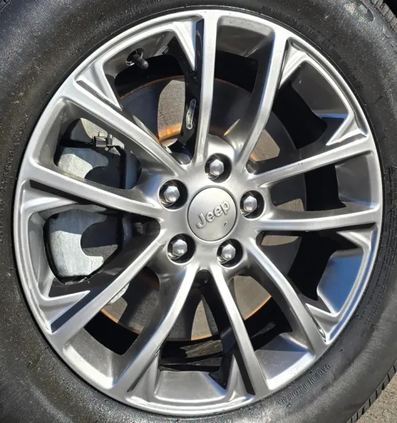 2019-23 Cherokee 17" wheel decals JeChV5