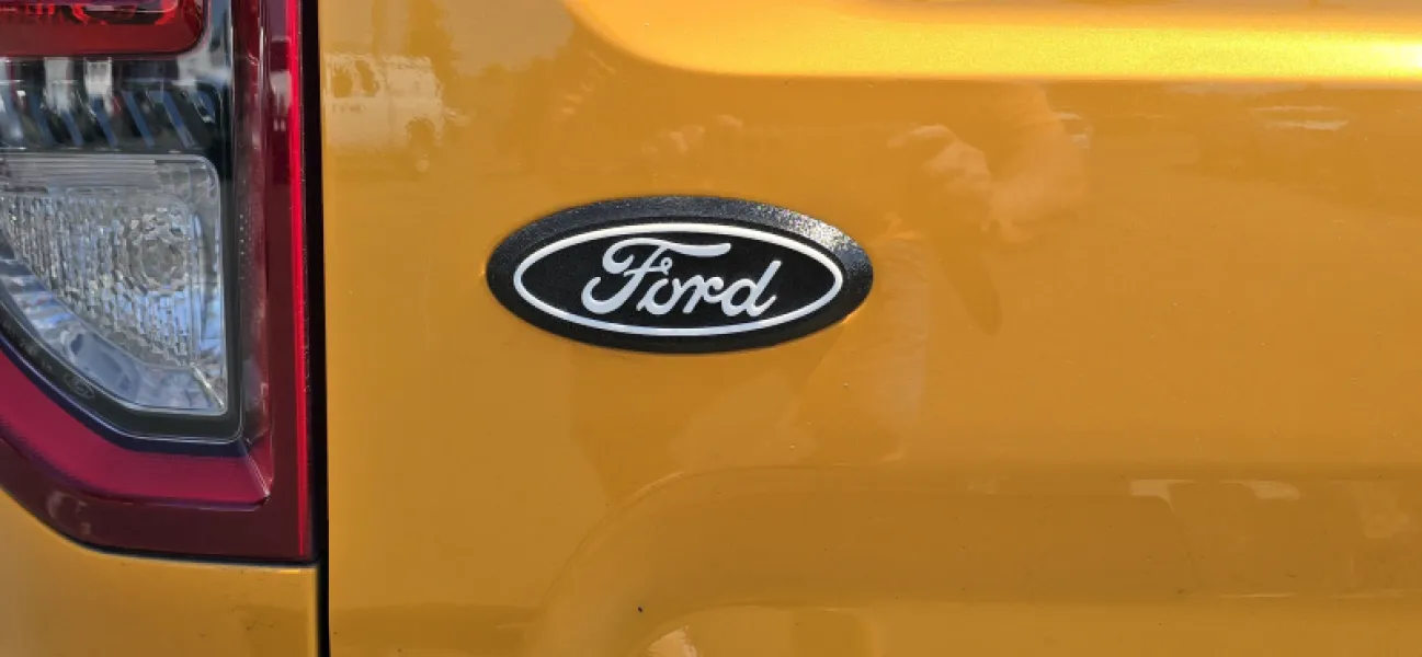 2019-26 	FORD Bronco & Sport	REAR OVAL- BLACK		